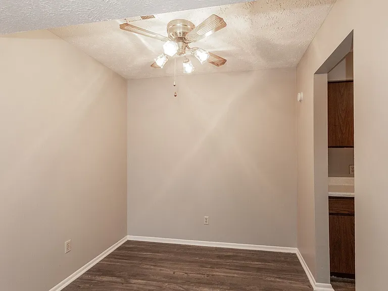 New Towne West Apartments — Photo 11
