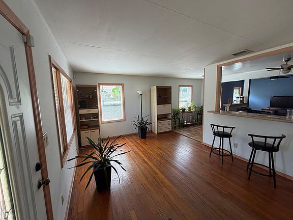 4th image of 1007 Avon Rd
