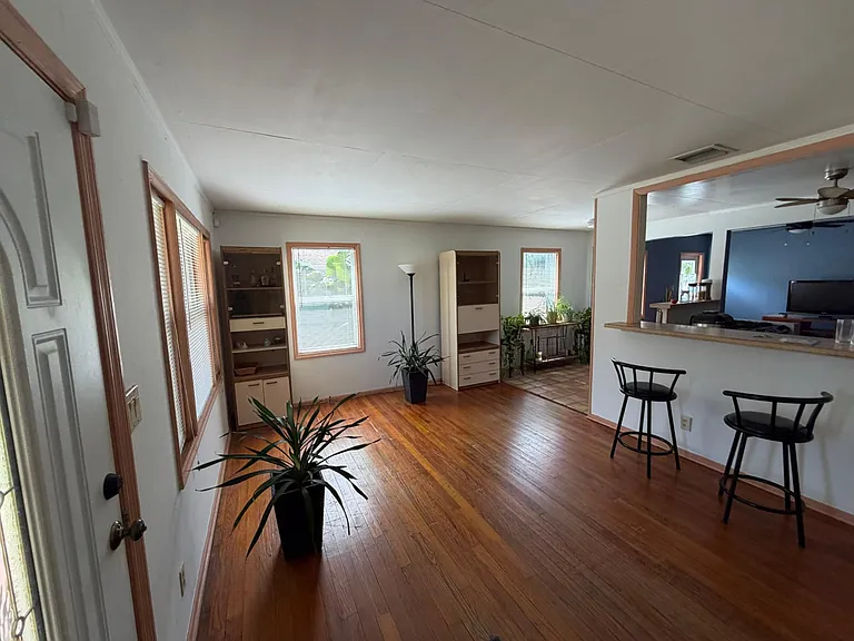 1007 Avon Rd — Photo 4