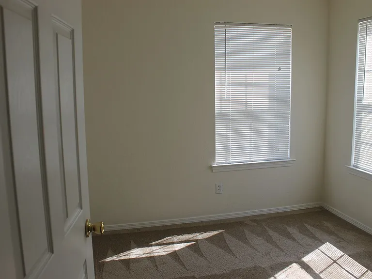 423 Lake Park Way — Photo 16