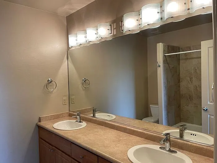 1435 W Kilburn St #2102 — Photo 21