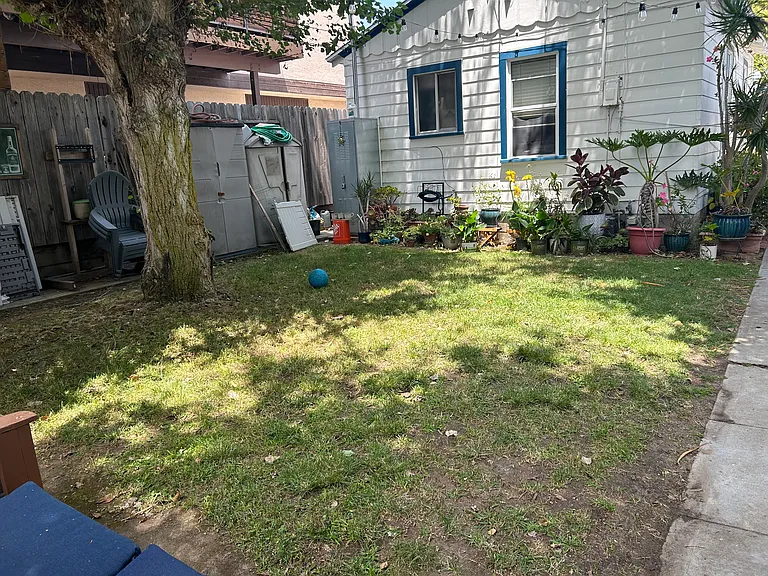 1821 Thomas Ave — Photo 2