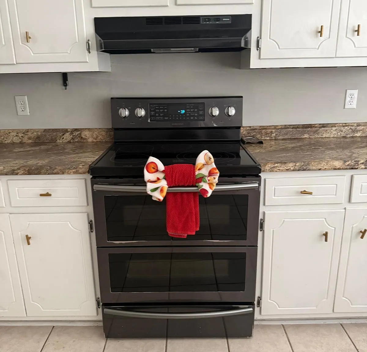 2 bed, 1.0 bath, 2419 sqft, $1,070 — Photo 2