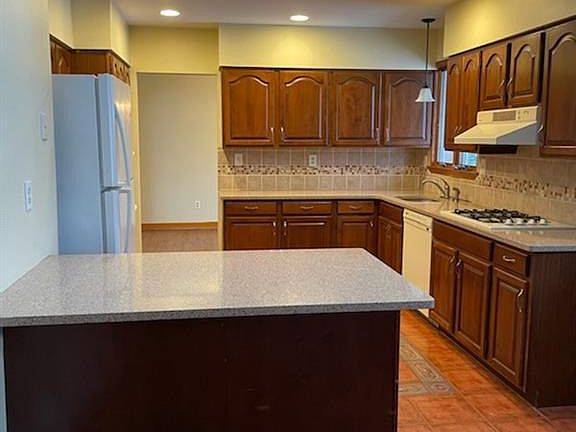 5th image of 176 Caesars Ln