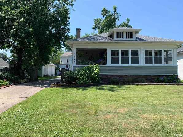512 W Vine St, Taylorville, IL 62568