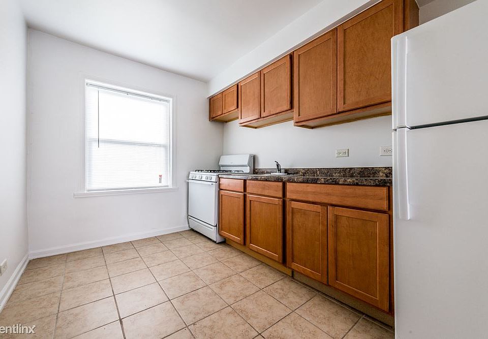 6121 S Wabash Ave Apartments Chicago Kitchen_01