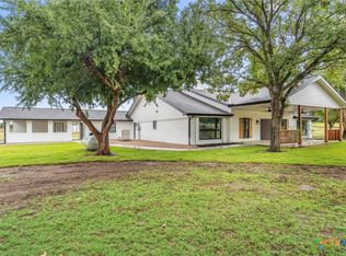 1037 Western Hills Rd, Rockdale, TX 76567