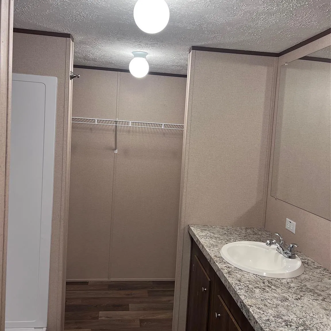 3 bed, 2.0 bath, 1140 sqft, $1,250 — Photo 4