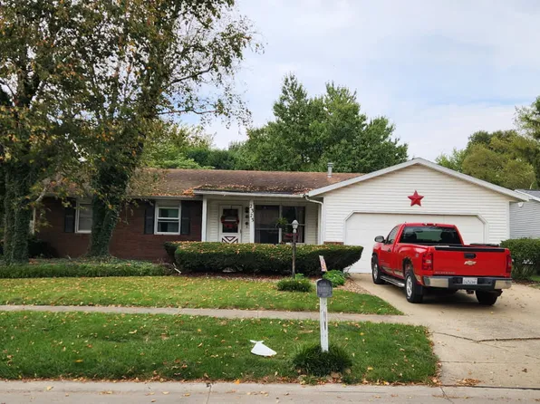 2323 Winchester Dr, Champaign, IL 61821