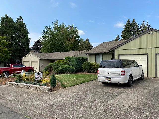 2 bed, 1.5 bath, 1200 sqft, $1,600 — Photo 2