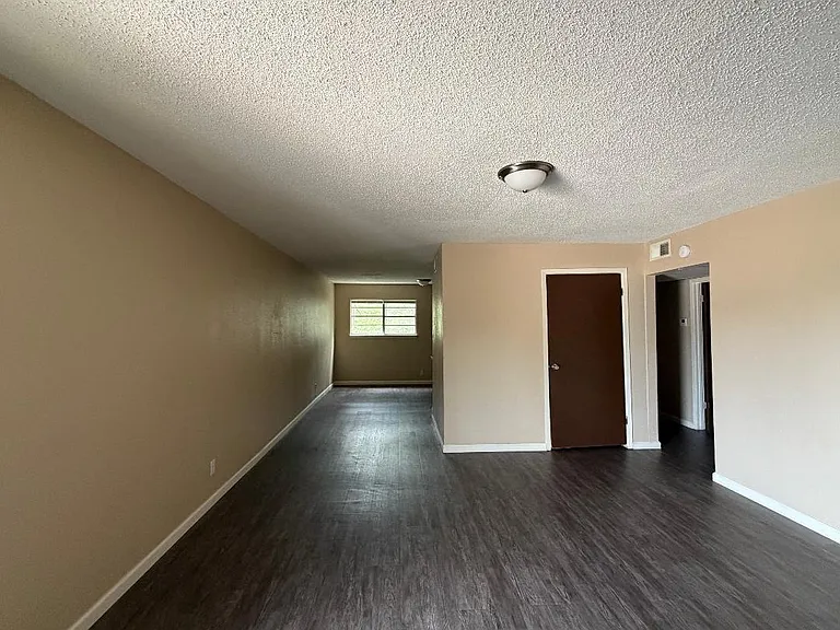302 Georgia St #16 — Photo 8