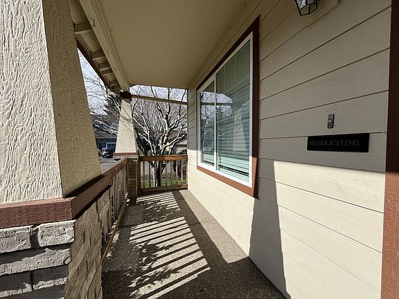 3rd image of 1660 SE Pelton Ct