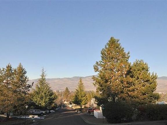 4th image of 1750 Crestview Dr