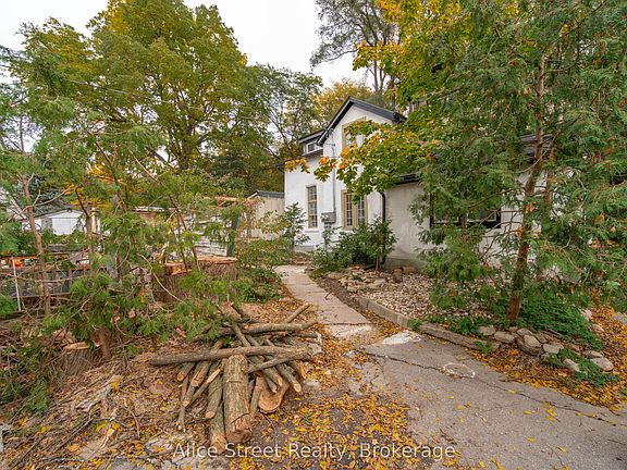 3rd image of 39 Arthur St N