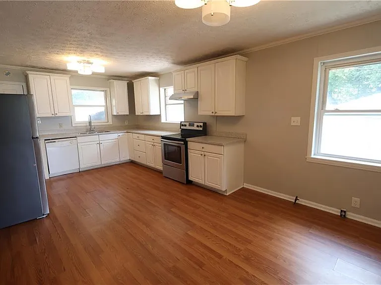 615 S Jefferson St SE — Photo 6