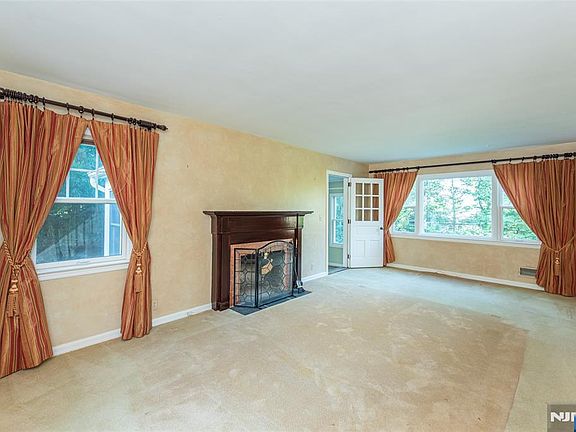 3rd image of 42 Valley View Terrace