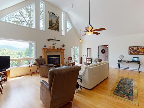 3rd image of 1916 Bell Oak Dr