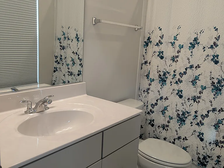 Room 4 Bathroom