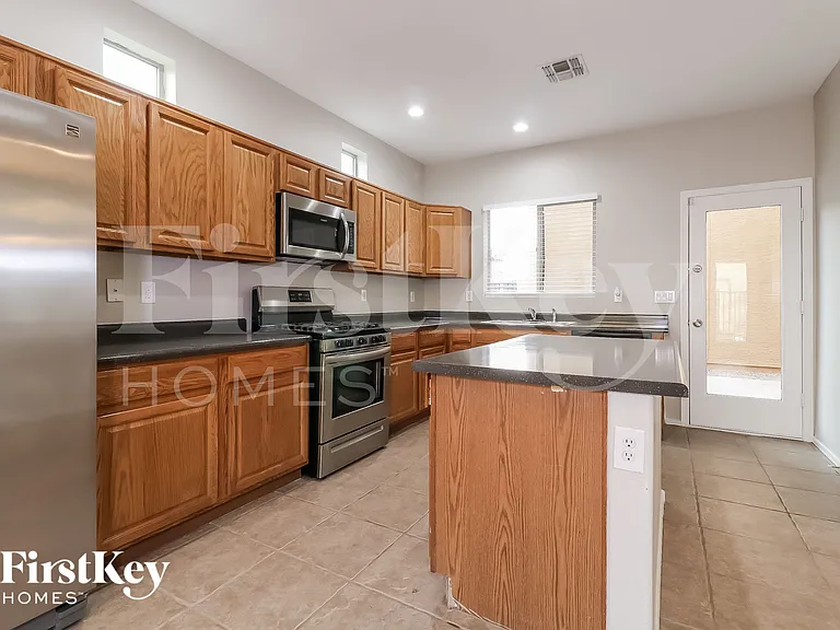 9434 W Berkeley Rd — Photo 5