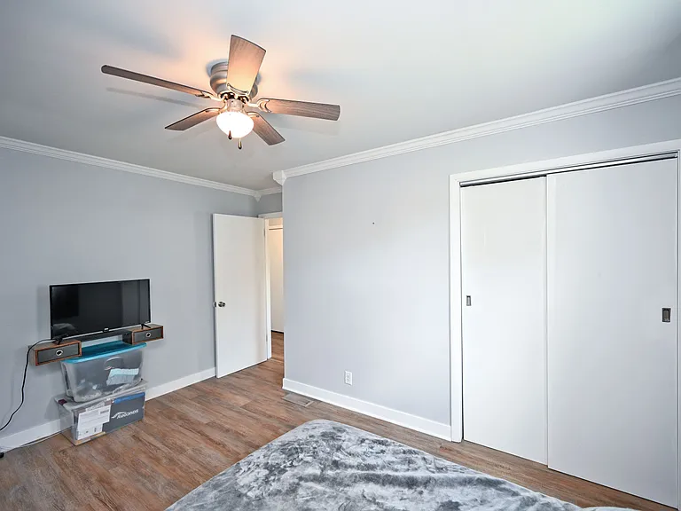 409 Glenn St — Photo 3