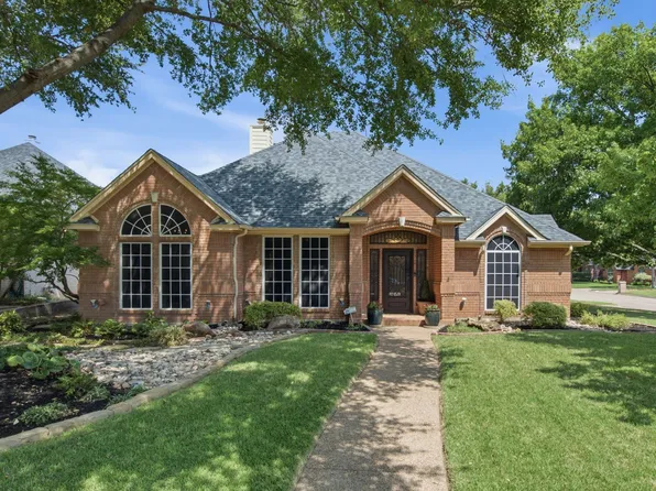 1613 Green Tree Dr, Hurst, TX 76054