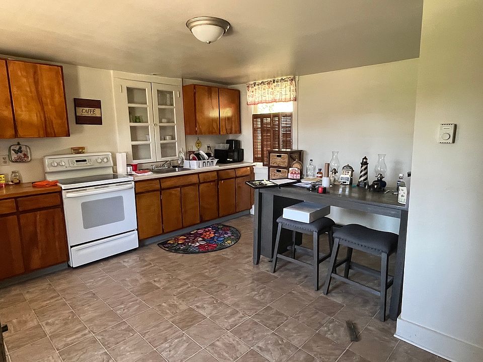 1st image of 127 N Market Ave #127