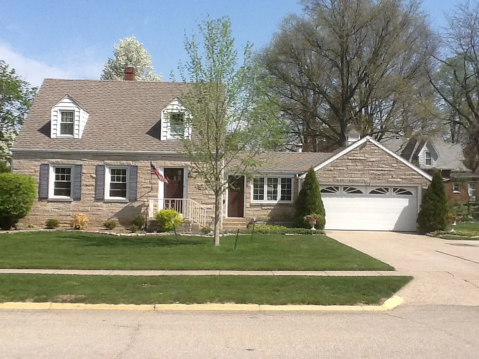 723 W South St photo 1