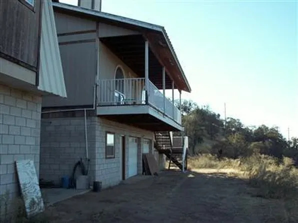 33102 Hickory Ln, Squaw Valley, CA 93675
