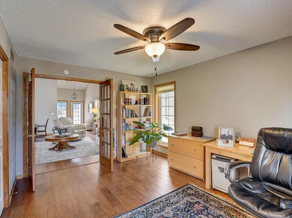 8304 Rhoy St, Victoria, MN 55386
