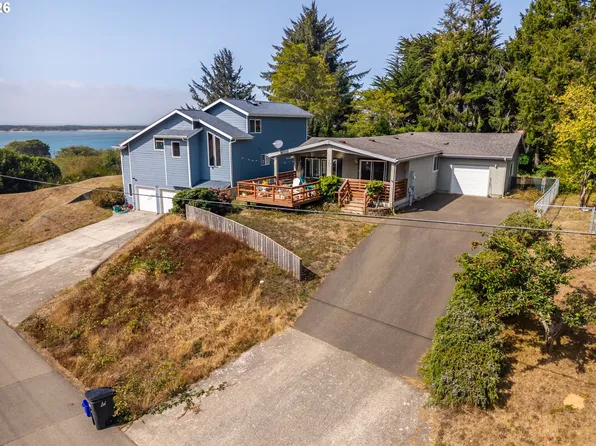 743 Caroline St NE, Bandon, OR 97411