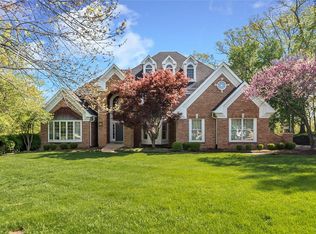 2020 Kingspointe Dr, Chesterfield, MO 63005