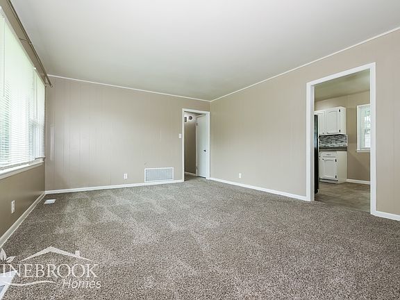 3rd image of 548 Utah St
