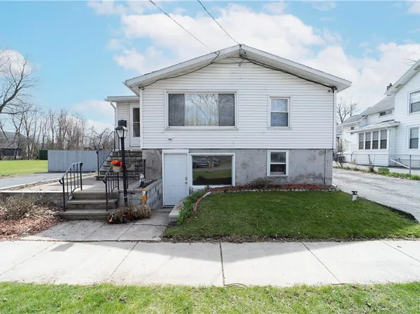 112 E 2nd St, East Syracuse, NY 13057
