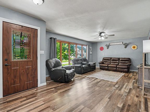 2nd image of 107 3rd Ave SE