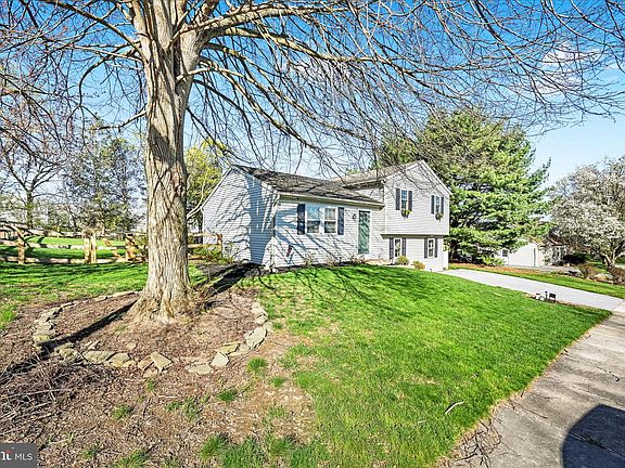3rd image of 240 Birchwood Ln