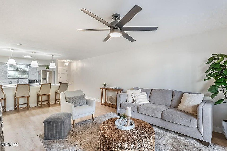 1st image of 22 COMARES Avenue #5B