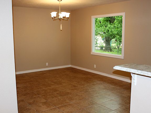 3rd image of 608 Francine Dr