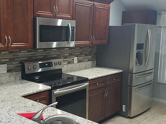 3rd image of 389 S Oak Haven Dr