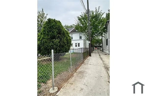 Building Photo - 917 Hamilton St NW