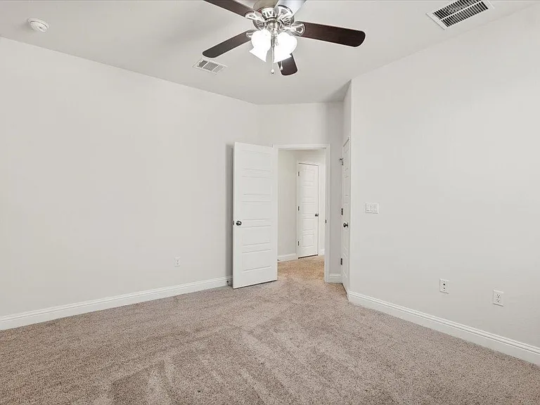 6717 Vicenza Dr — Photo 33