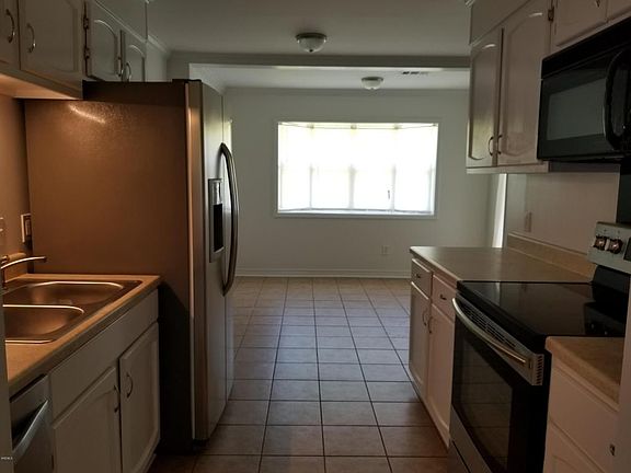 2nd image of 29 Yorkshire Pkwy