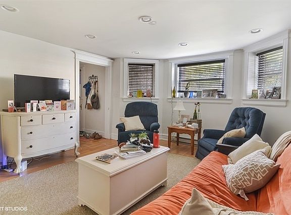 5th image of 2203 W Giddings St