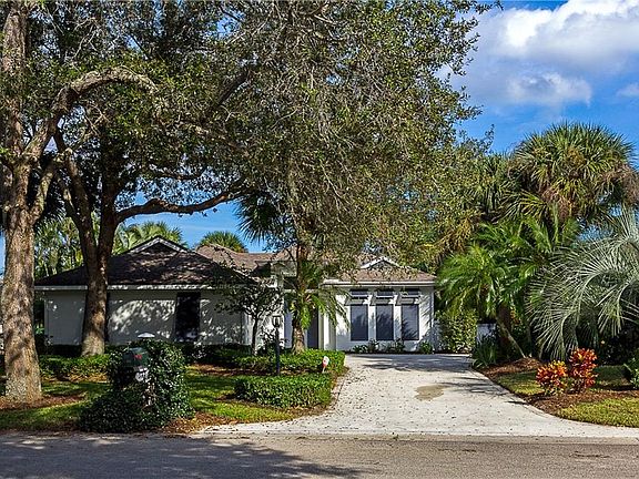 2nd image of 248 Oak Hammock Cir SW