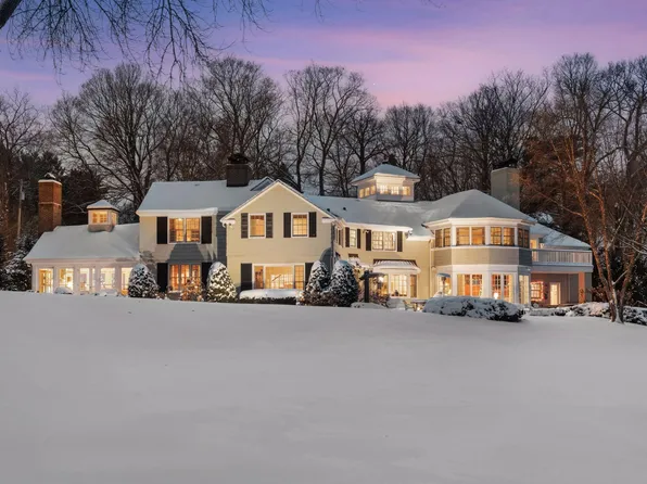 2670 Woolsey Ln, Wayzata, MN 55391