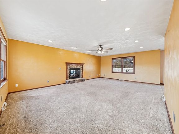 3rd image of 130 Lee Ann Ct
