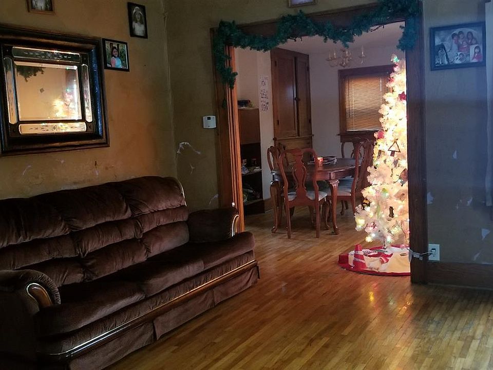 2nd image of 1111 Grove St