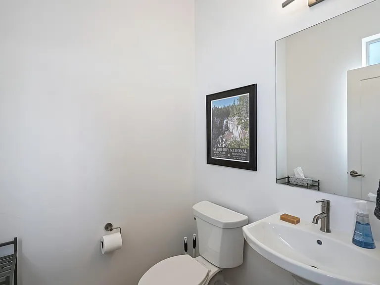 3718 NE Petrosa Ave — Photo 13
