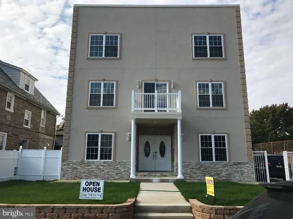 7804 Large St, Philadelphia, PA 19152