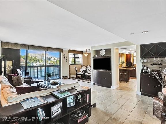 4th image of 2900 NE Forteen Street Cswy #208