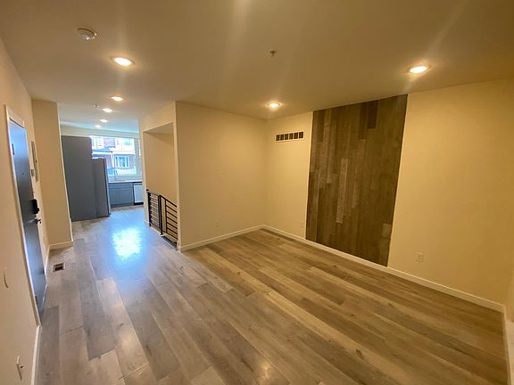 2nd image of 5723 Lansdowne Ave #1